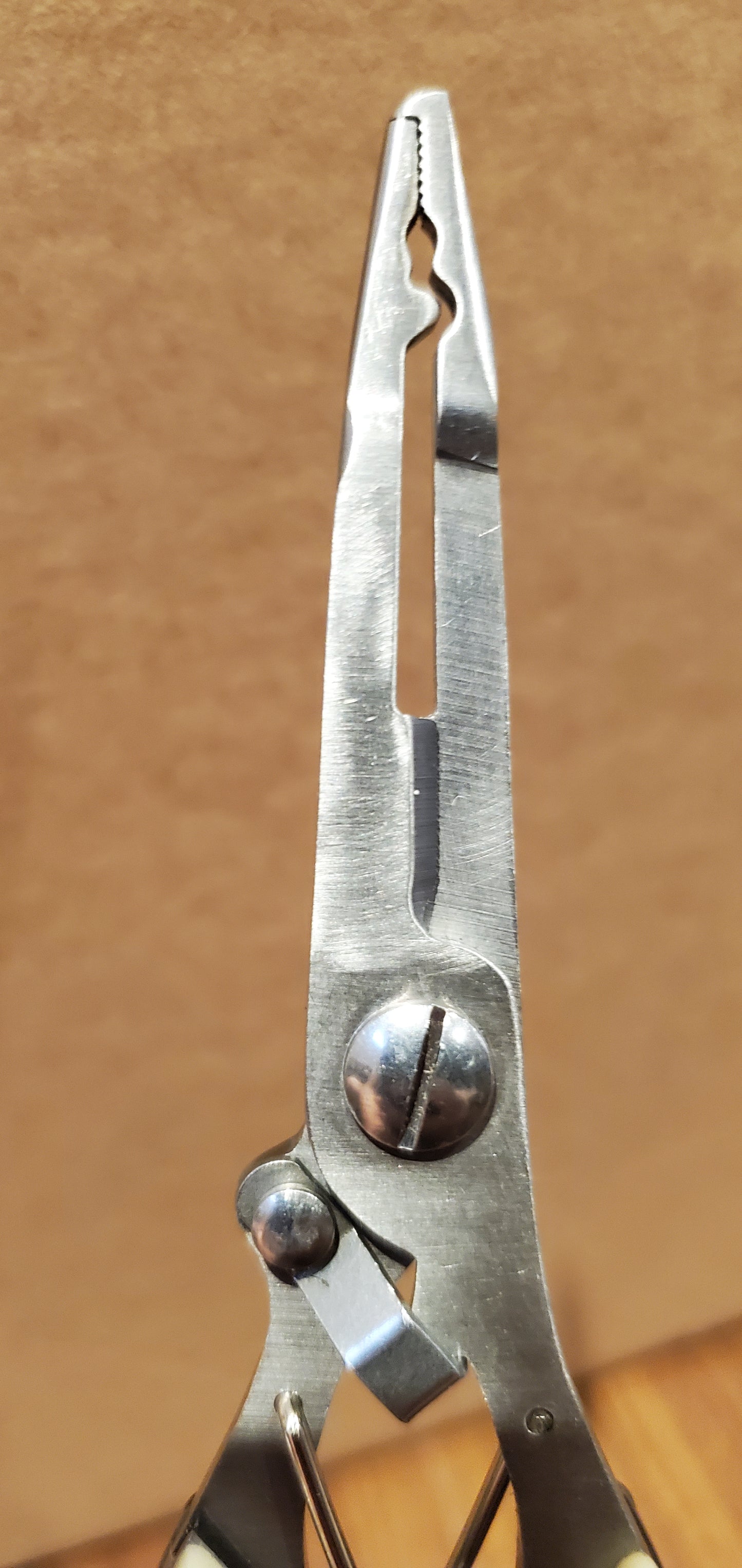 Multifunctinal FISHING MITTEN SCISSOR/FORCEP CLAMP/KNIF/SAW