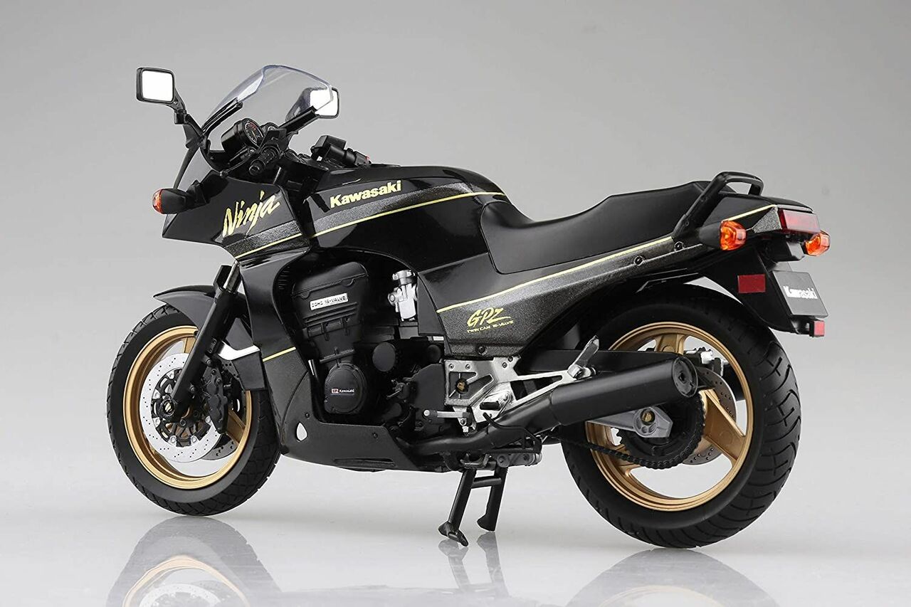 Aoshima 1/12 Kawasaki GPZ900R Black Gold
