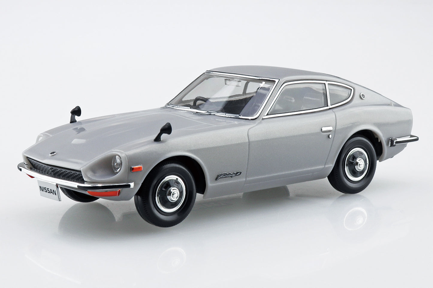 Aoshima 1/32 Nissan S30 Fairlady Z (More colors)